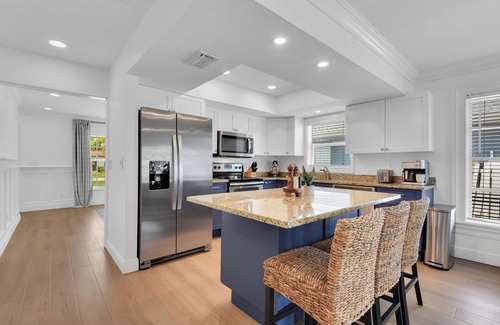 Naples Park House | Charming 3-bedroom house in lovely Naples with AC, Pool and Pet Friendly