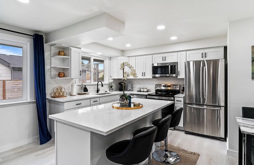 West End House | Charming 3-bedroom house in fabulous Tacoma Narrows neighborhood