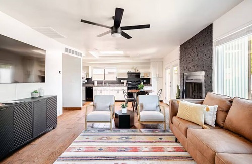 Campus Farm House | Charming 3-bedroom house in Central location/UofA bike path on Mountain