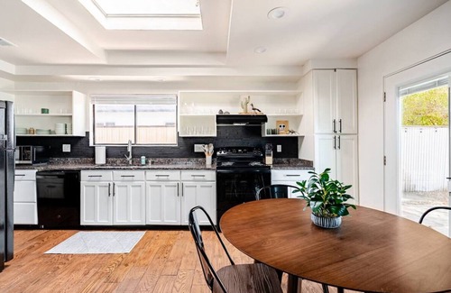 Campus Farm House | Charming 3-bedroom house in Central location/UofA bike path on Mountain