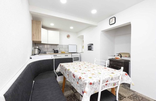 Veli Losinj House | Charming 3-Bedroom House, Pet-Friendly with 2 Bathrooms
