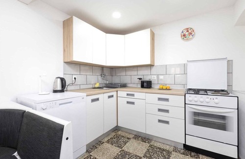 Veli Losinj House | Charming 3-Bedroom House, Pet-Friendly with 2 Bathrooms