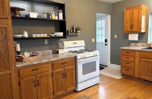 Aldrich Cottage | Charming 3-bedroom lakeside cottage on Stockton Lake with game room and hot tub.