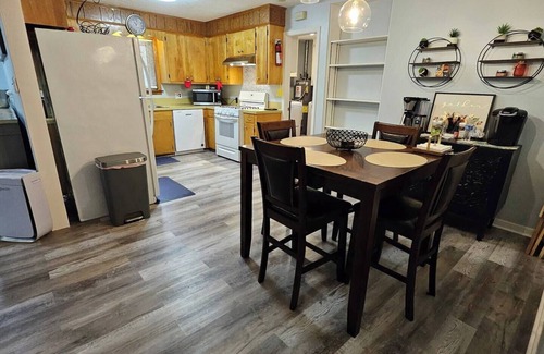 Tougaloo House | Charming 3-bedroom Magnolia house with AC, WiFi in tranquil Clinton