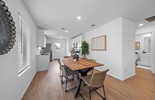 Highlands House | Charming 3-Bedroom Retreat in Baytown