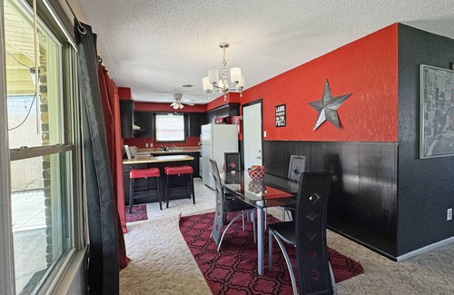 Bowie House | Charming 3-bedroom Texas Tech house with AC and fitness room in Lubbock