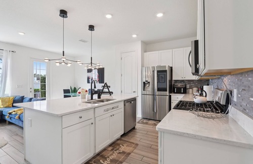 Davenport House | Charming 3-bedroom townhome with AC and great ammenities in fabulous Davenport