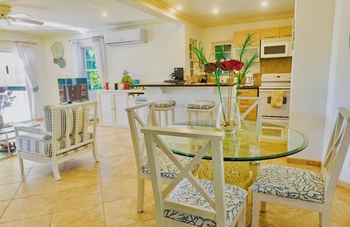 Porters House | Charming 3-bedroom townhome with WiFi and AC in peaceful Porters