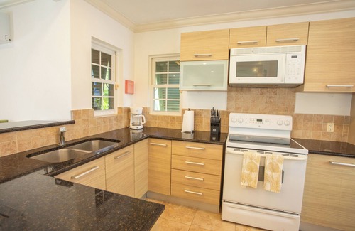 Porters House | Charming 3-bedroom townhome with WiFi and AC in peaceful Porters
