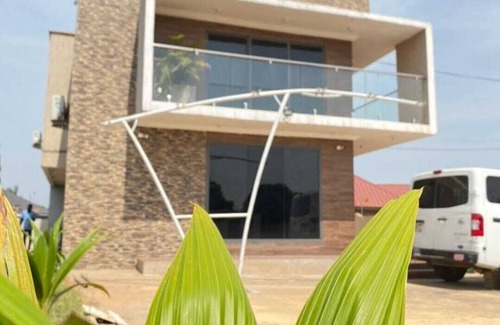 North Ridge House | Charming 3-Bedroom Townhome in Accra