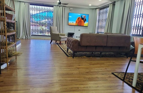 North Ridge House | Charming 3-Bedroom Townhome in Accra