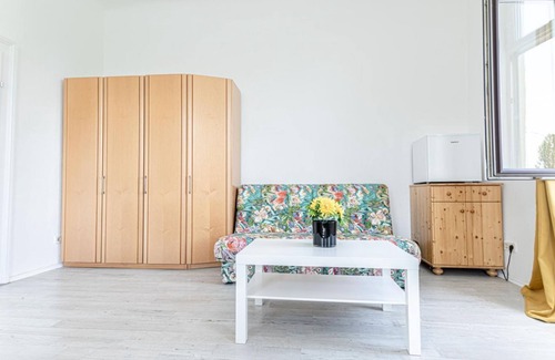 Brigittenau Apartment | Charming 3 Bedroom Urban Retreat in Vienna Center