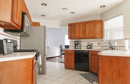 Broken Arrow House | Charming 3-bedroom house with fitness room in peaceful Broken Arrow