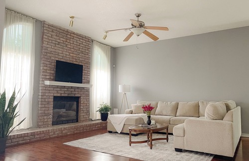 Broken Arrow House | Charming 3-bedroom house with fitness room in peaceful Broken Arrow