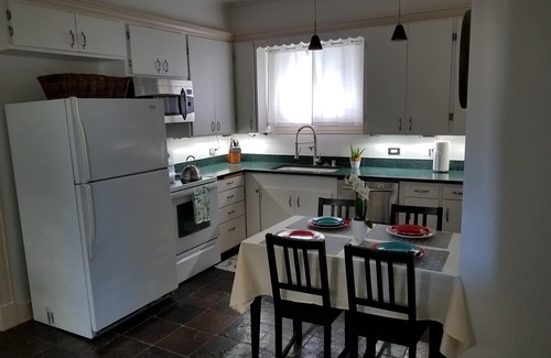 Everett House | Charming 3 bedroom