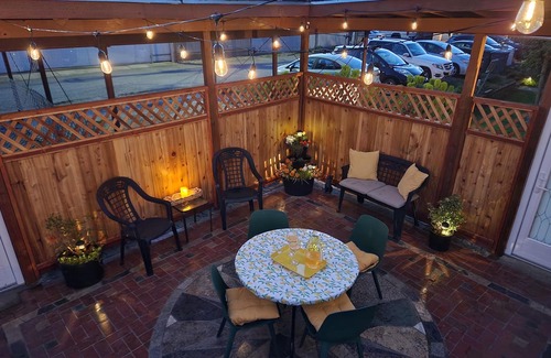 Everett House | Charming 3 bedroom