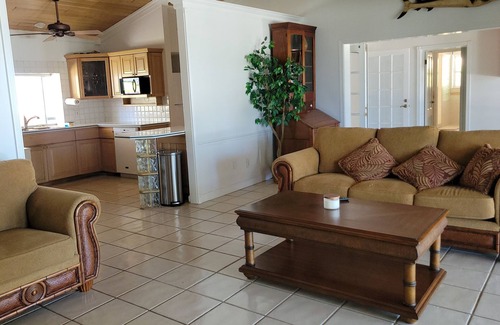Indian River Estates House | Charming 3-bedroom house with AC, WiFi in brilliant Fort Pierce