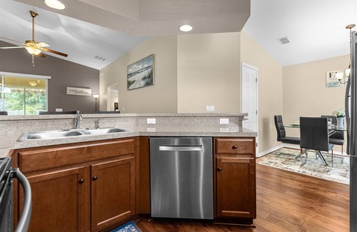 Haines City House | Charming 3-bedroom house in fantastic Haines City with WiFi, AC, near Disney