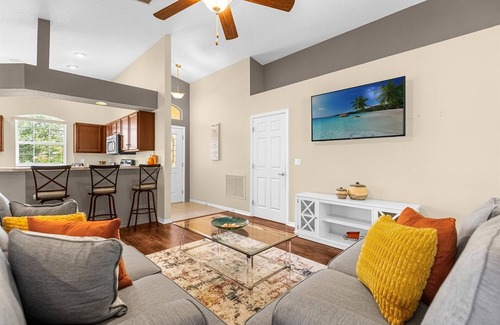 Haines City House | Charming 3-bedroom house in fantastic Haines City with WiFi, AC, near Disney