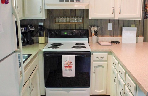 The Woods Cabin | Charming 3-bedroom cabin in quiet Hedgesville with WiFi, hiking, resort access