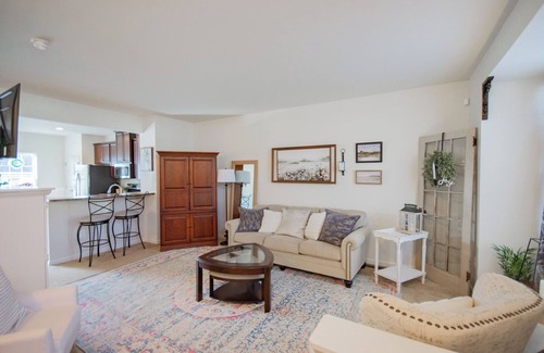 Potomac House | Charming 3-Bedroom Townhome in Friendly Hedgesville – AC & WiFi Included!