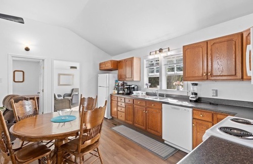 Moundsville House | Charming 3-bedroom ranch with AC, WiFi in tranquil Moundsville