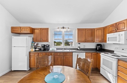 Moundsville House | Charming 3-bedroom ranch with AC, WiFi in tranquil Moundsville