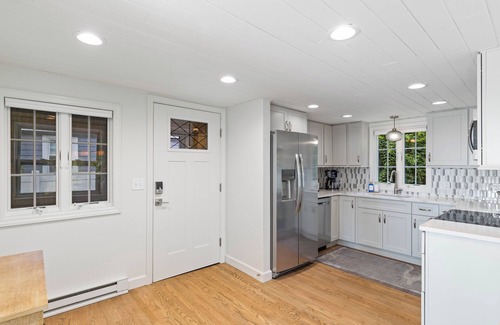 Saybrook Manor Cottage | Charming 3-bedroom cottage short walk to Chalker Beach