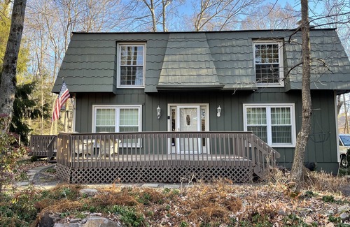 Pocono Pines House | Charming 3-bedroom cabin style house nestled in the woods