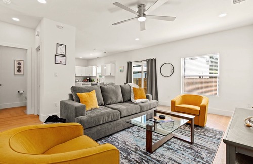Denver Heights House | Charming 3-Bedroom, 2 King Beds, 10 Minutes to Downtown San Antonion