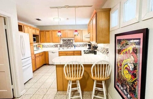 Terrell Heights House | Charming 3-Bedroom Getaway | Sleeps 6 | Cozy