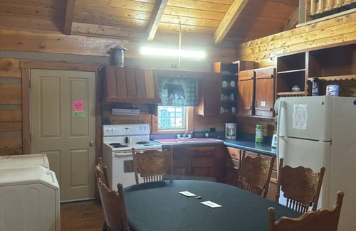 Seneca Rocks Cabin | Charming 3-bedroom 5 bed hottub cabin WiFi in scenic Seneca Rocks West Virginia