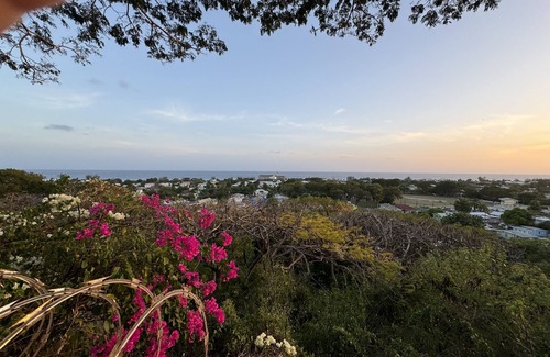 Brittons Hill House | Charming 3-bedroom villa w/all amenities Close to white sand beaches -Barbadosn