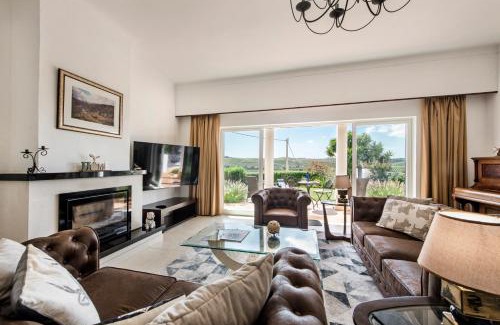 Silves Villa | Charming 3 bedroom Villa Nestled Amongst the Orange Groves of Silves, Algarve, Portugal