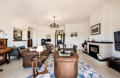 Silves Villa | Charming 3 bedroom Villa Nestled Amongst the Orange Groves of Silves, Algarve, Portugal