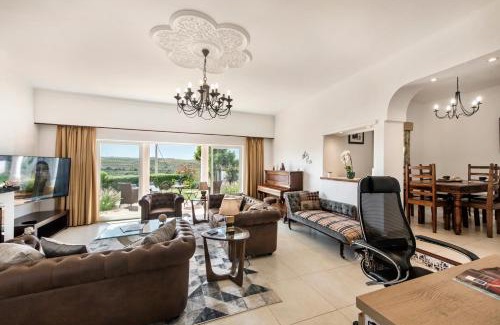 Silves Villa | Charming 3 bedroom Villa Nestled Amongst the Orange Groves of Silves, Algarve, Portugal