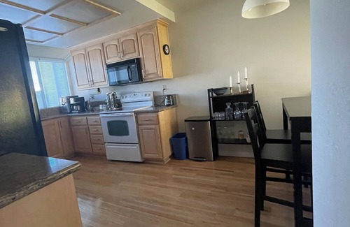 Pittsburg House | Charming 3-bedroom Waterfront Oasis with WiFi, AC in superb Pittsburg California