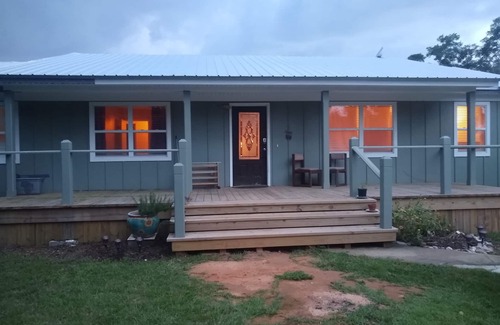 Fairhope House | Charming 3 BR/2 BA 1.5 miles to Downtown Fairhope!