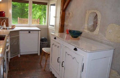 Montlouis-sur-Loire Cottage | Charming 3-bed Cottage in Loire Valley with Private Garden and Modern Amenities