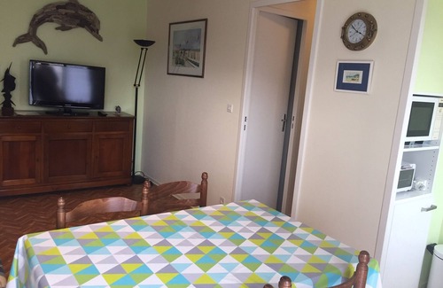 Villers-sur-Mer Apartment | Charming 3-Room Apartment with Balcony – Close to Beach, Lake & Shopping