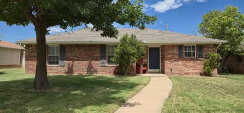 Amarillo House | Charming 3 Room Home with Office