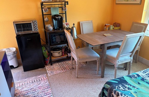 Pelican Apartment | Charming 3 room unit with lanai and pool, near beaches and waterfront dining