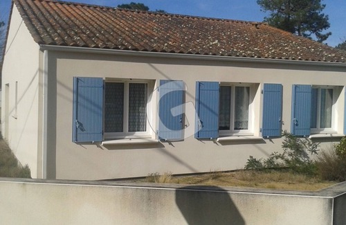 La Tranche-sur-Mer House | Charming 3-Star House near La Terrière Beach, WiFi, Sleeps 6, Garden, Terrace, Walk to Shops