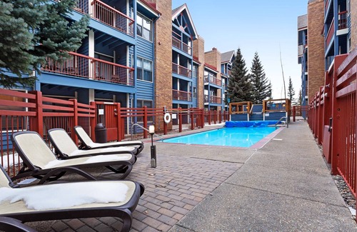 Historic District Apartment | Charming 333-Sq.Ft Studio w/Hot Tub, Pool, Gym & Sauna Access