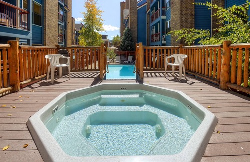 Historic District Apartment | Charming 333-Sq.Ft Studio w/Hot Tub, Pool, Gym & Sauna Access