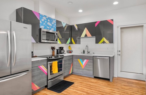 Old Ballard House | Charming 3B Ballard townhome w/Workspace & AC, Walkable to everything!