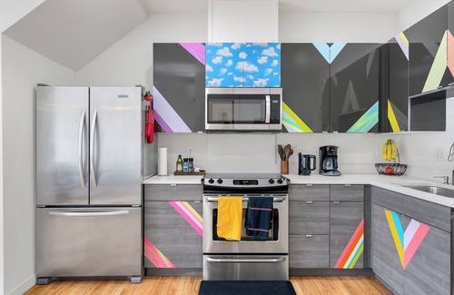 Old Ballard House | Charming 3B Ballard townhome w/Workspace & AC, Walkable to everything!