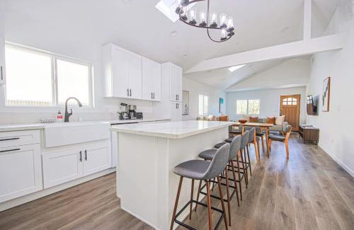 Clarkdale House | Charming 3B Home 10 mins to Venice Beach
