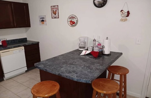 Waynesville House | Charming 3bd/2ba house in Waynesville with WiFi & AC, near FLW, Full Kitchen.