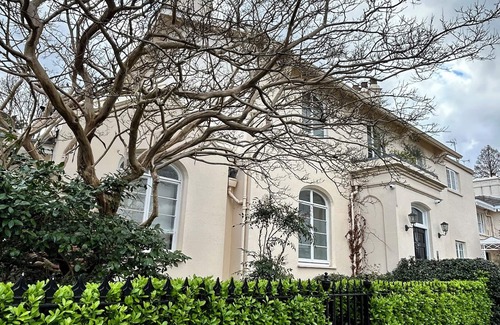 West Kensington Apartment | Charming 3bd 3br spacious maisonette in Kensington Design Museum